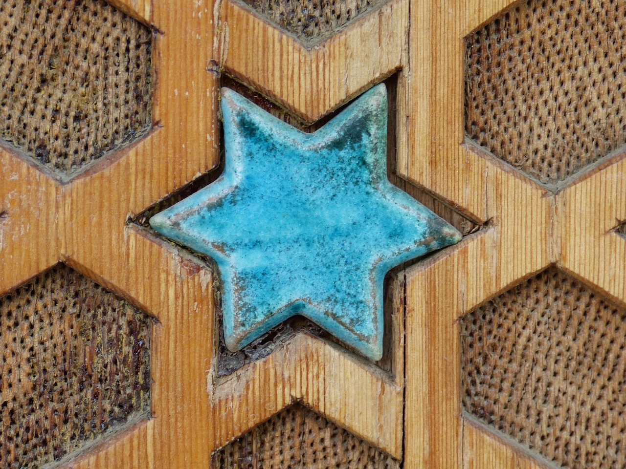 Making vintage-looking ceramics: A complete guide